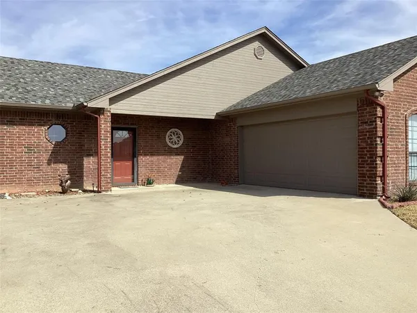 $300,000 | 6507 Shadowview Court, Mineral Wells, TX 76067