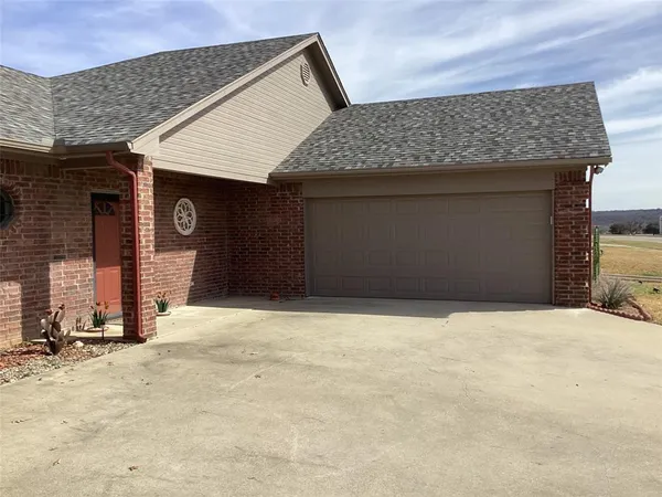 $300,000 | 6507 Shadowview Court, Mineral Wells, TX 76067