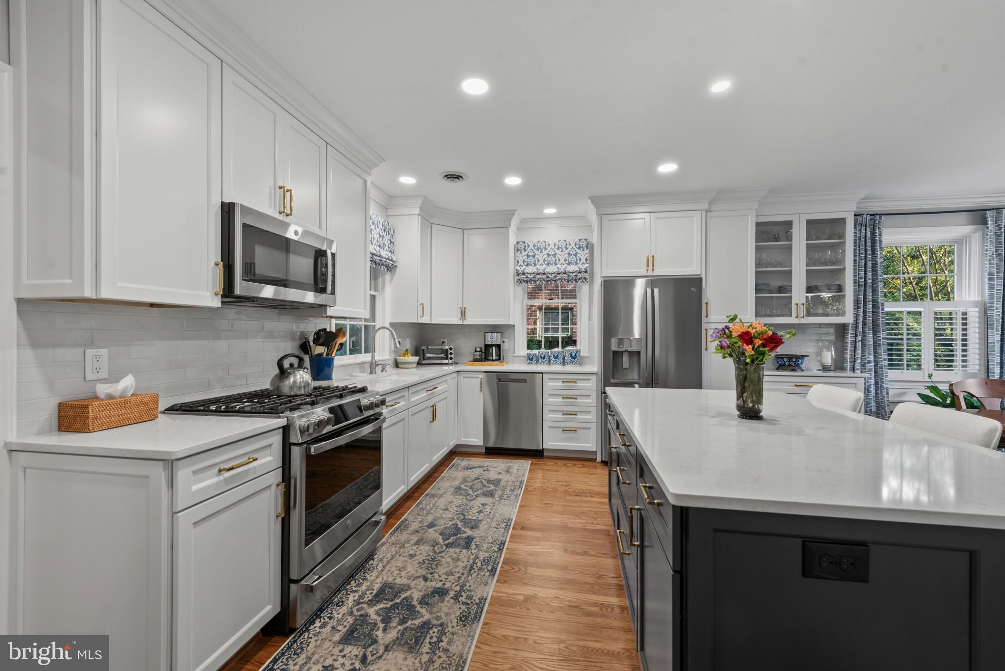 902 Greenleigh Road Baltimore, MD 21212 - Photo 3 of 44 Custom chefs kitchen with island