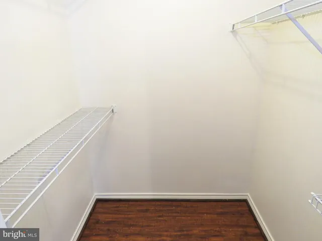 $254,000 | 1532 Lincoln Way, Unit 203, McLean, VA 22102