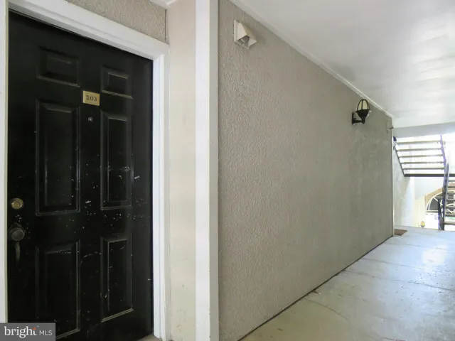 $254,000 | 1532 Lincoln Way, Unit 203, McLean, VA 22102