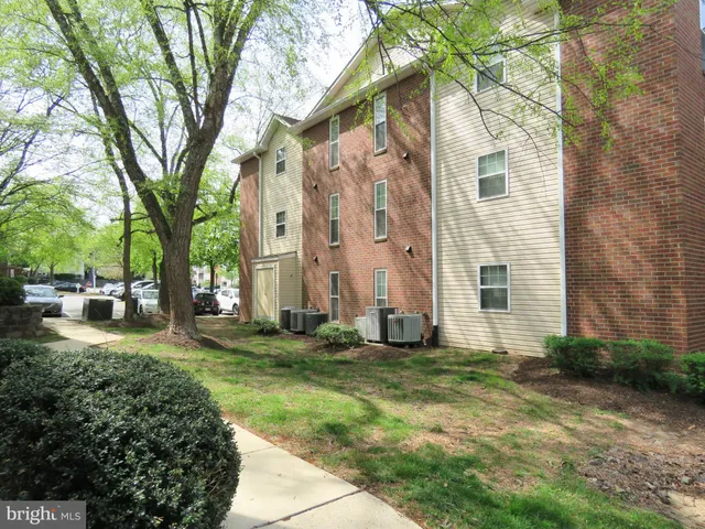 $254,000 | 1532 Lincoln Way, Unit 203, McLean, VA 22102