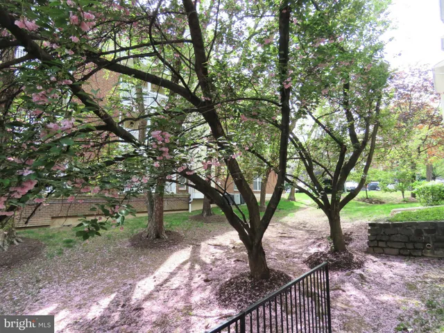 $254,000 | 1532 Lincoln Way, Unit 203, McLean, VA 22102