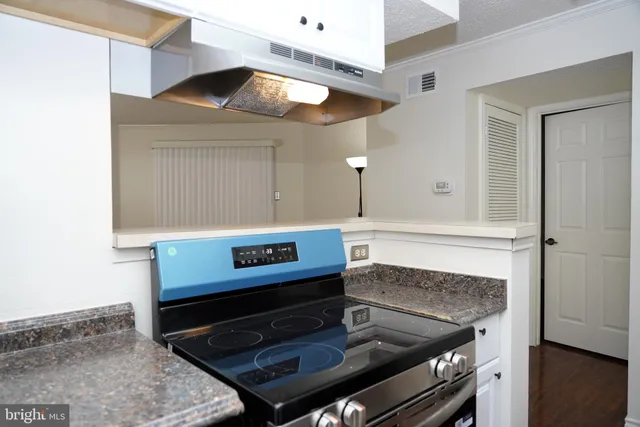 $254,000 | 1532 Lincoln Way, Unit 203, McLean, VA 22102