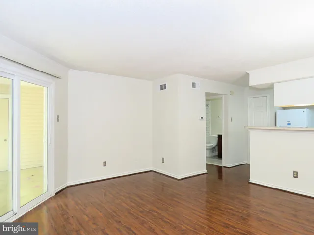 $254,000 | 1532 Lincoln Way, Unit 203, McLean, VA 22102