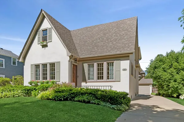 $899,900 | 4120 Harvey Avenue, Western Springs, IL 60558