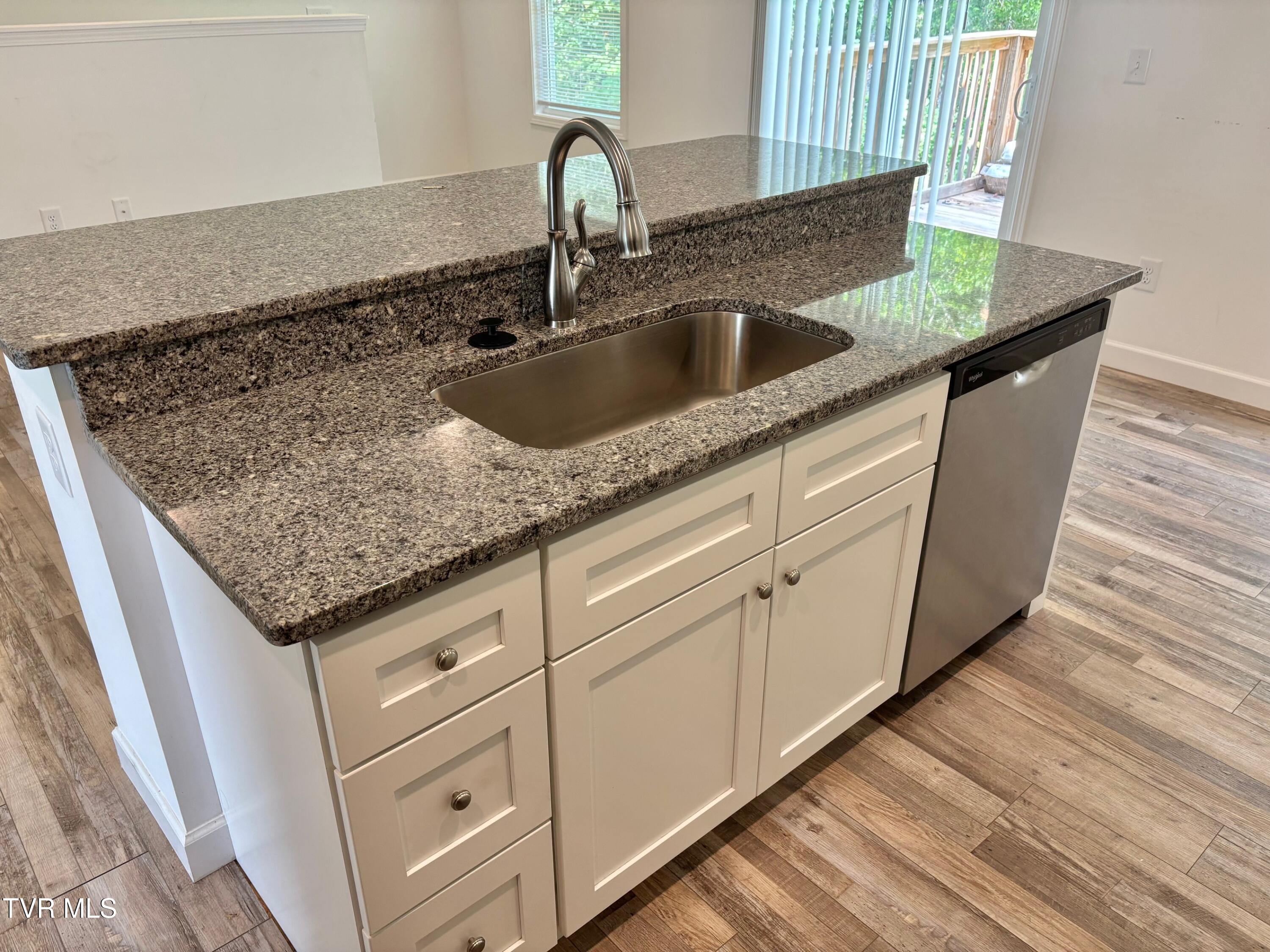 1412 R Indian Ridge Road Johnson City, TN 37604 - Photo 4 of 14 IMG_0544