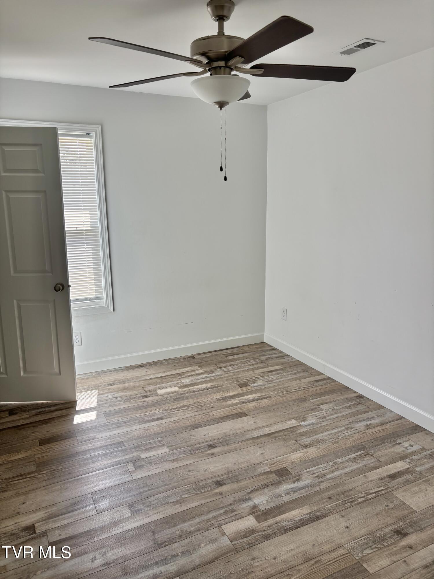 1412 R Indian Ridge Road Johnson City, TN 37604 - Photo 5 of 14 IMG_0541