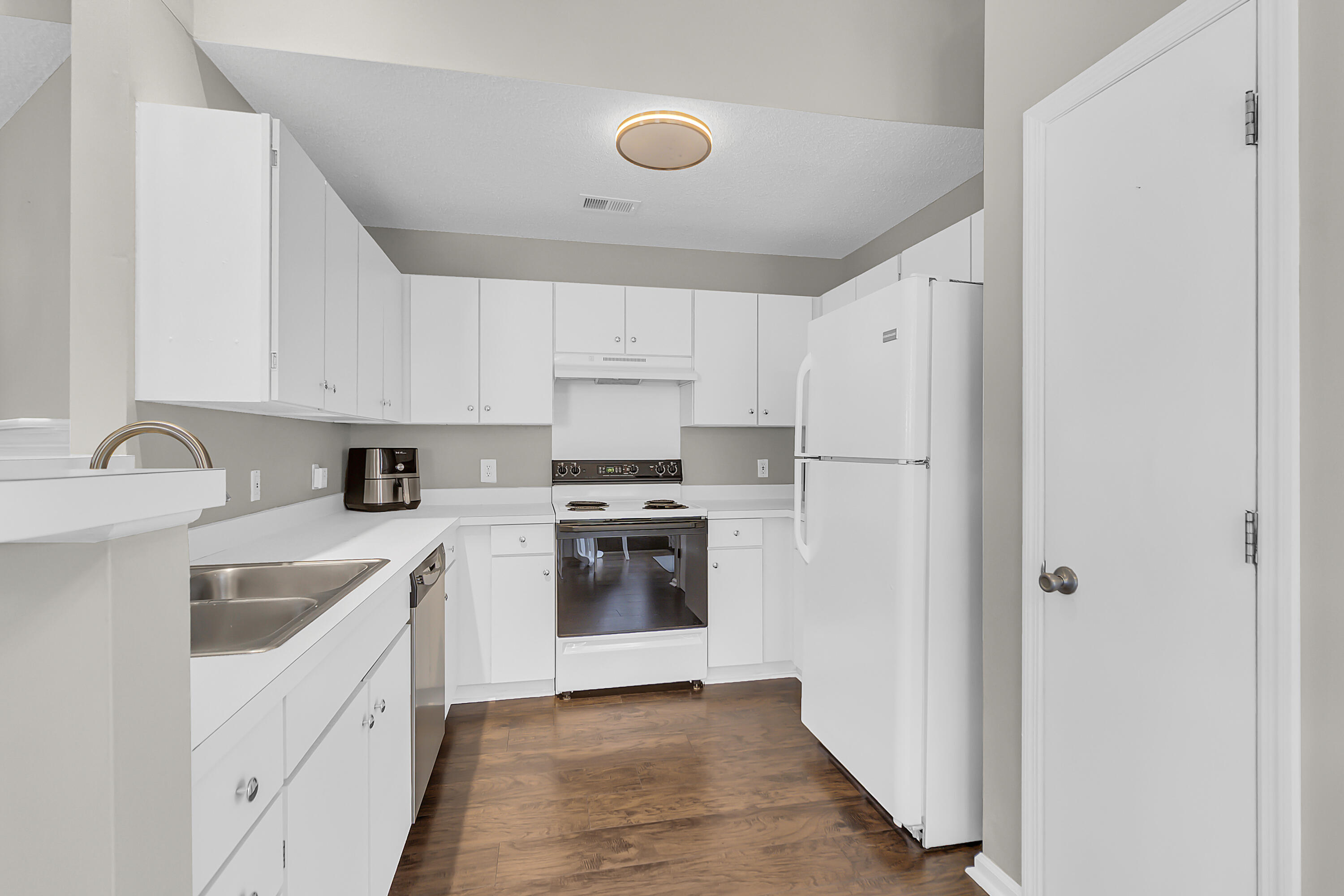 222 Lytham Court Charleston, SC 29414 - Photo 11 of 41 222 Lytham Ct -Tidalcreekphoto- (21)