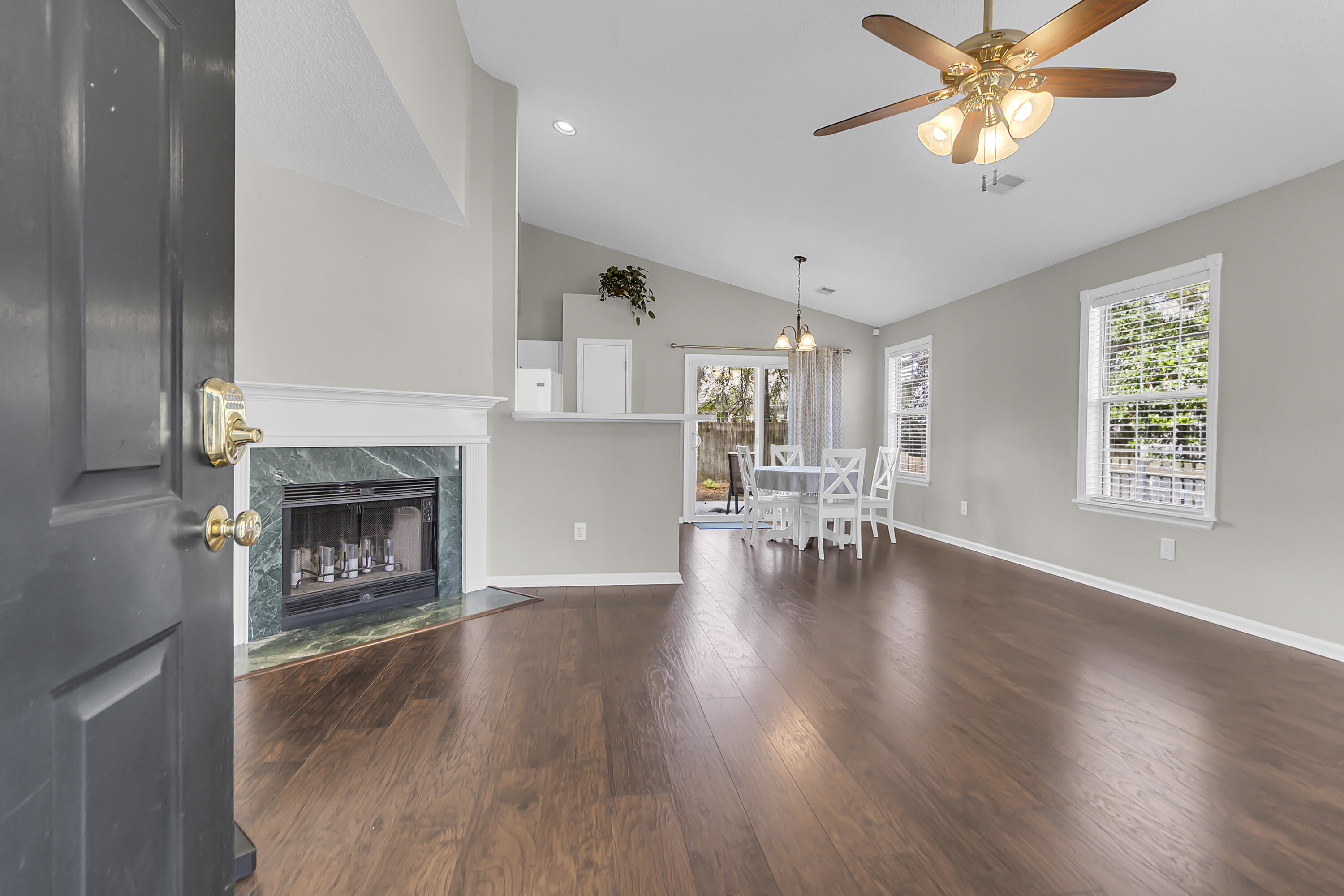 222 Lytham Court Charleston, SC 29414 - Photo 4 of 41 222 Lytham Ct -Tidalcreekphoto- (16)