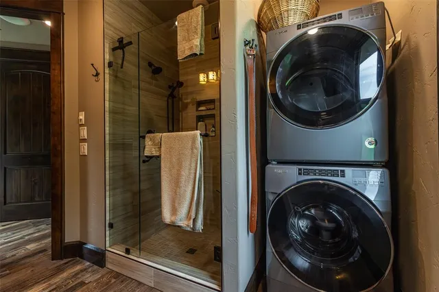 a view of a hallway with washer and dryer