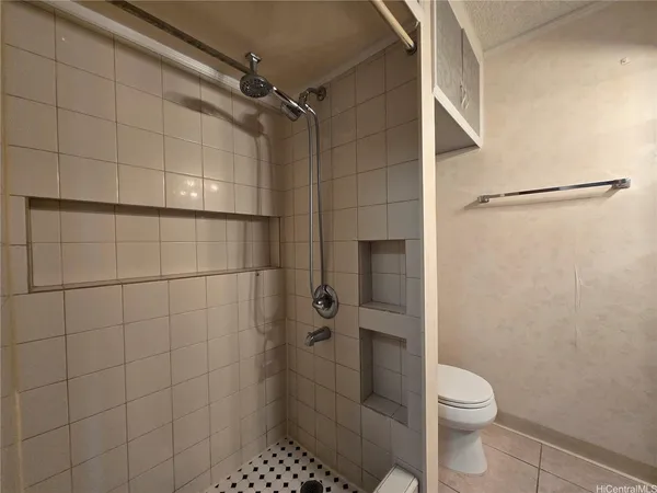 $1,800 | 747 Amana Street, Unit 2216, Honolulu, HI 96814