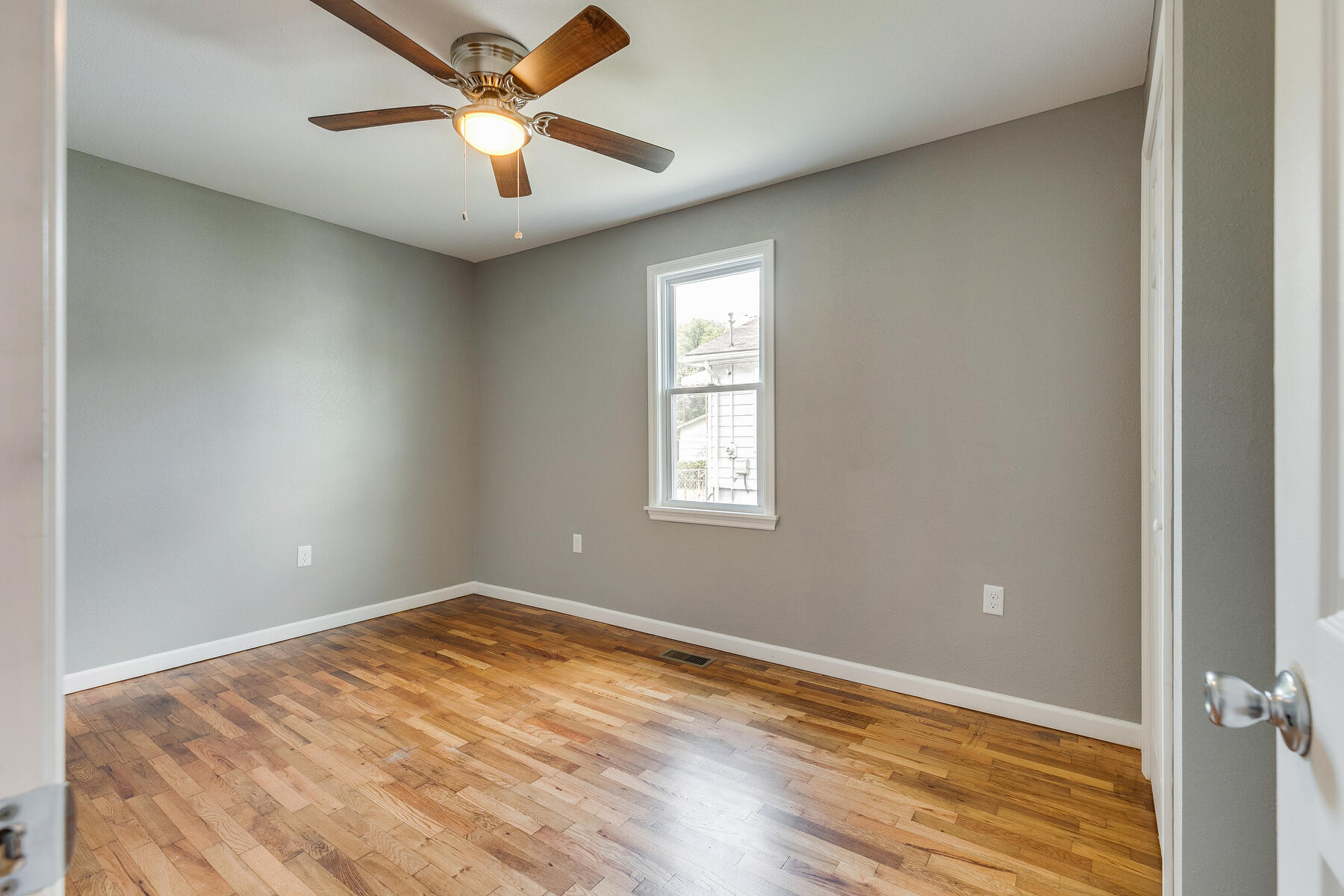 1613 Spring Street Kingsport, TN 37664 - Photo 23 of 39 019