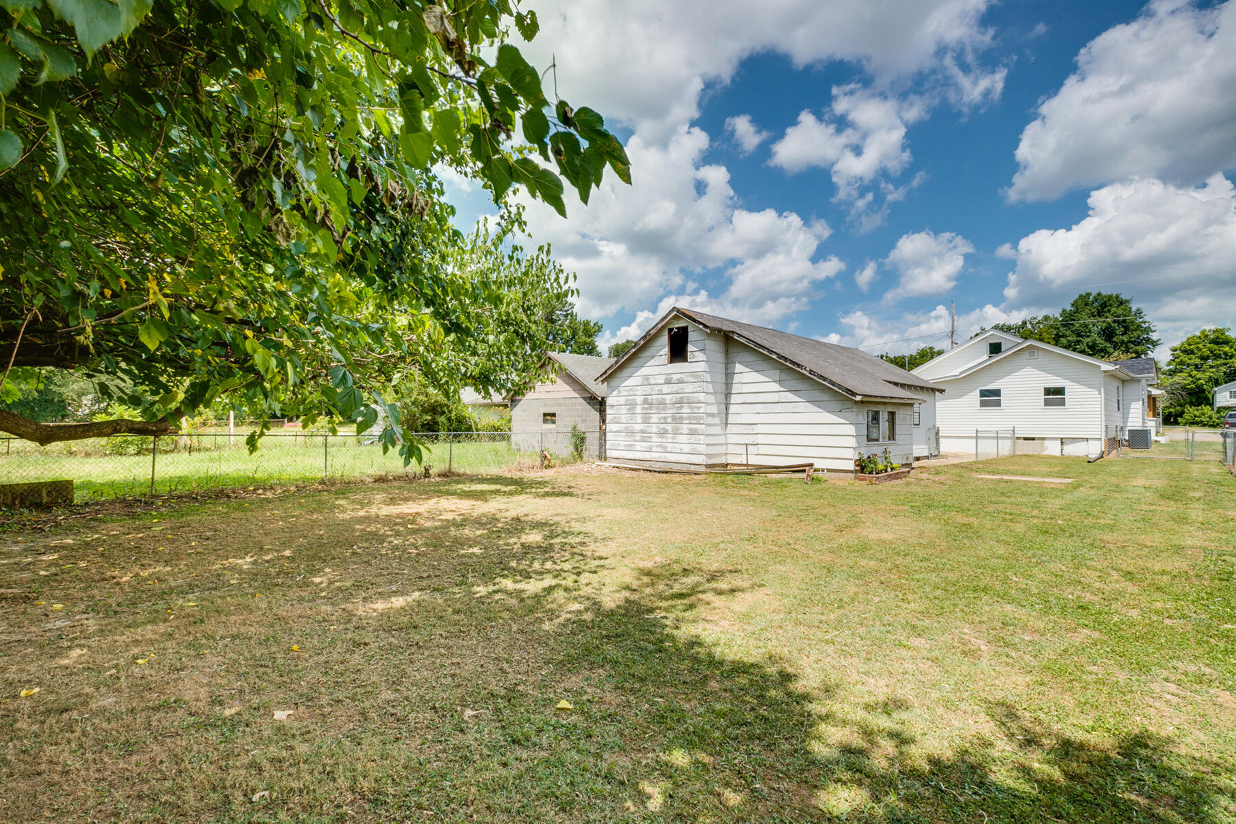 1613 Spring Street Kingsport, TN 37664 - Photo 35 of 39 040