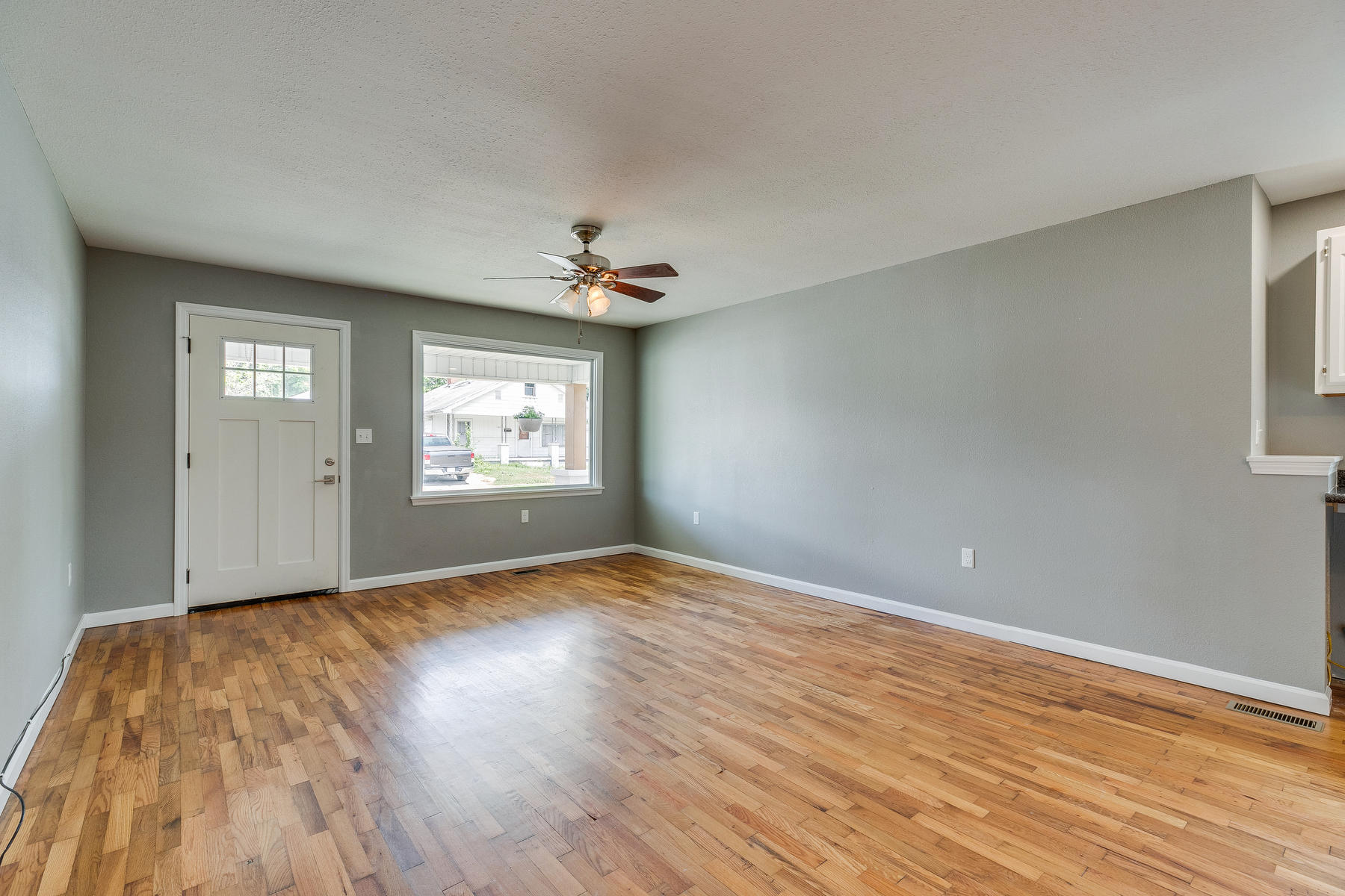 1613 Spring Street Kingsport, TN 37664 - Photo 7 of 39 006