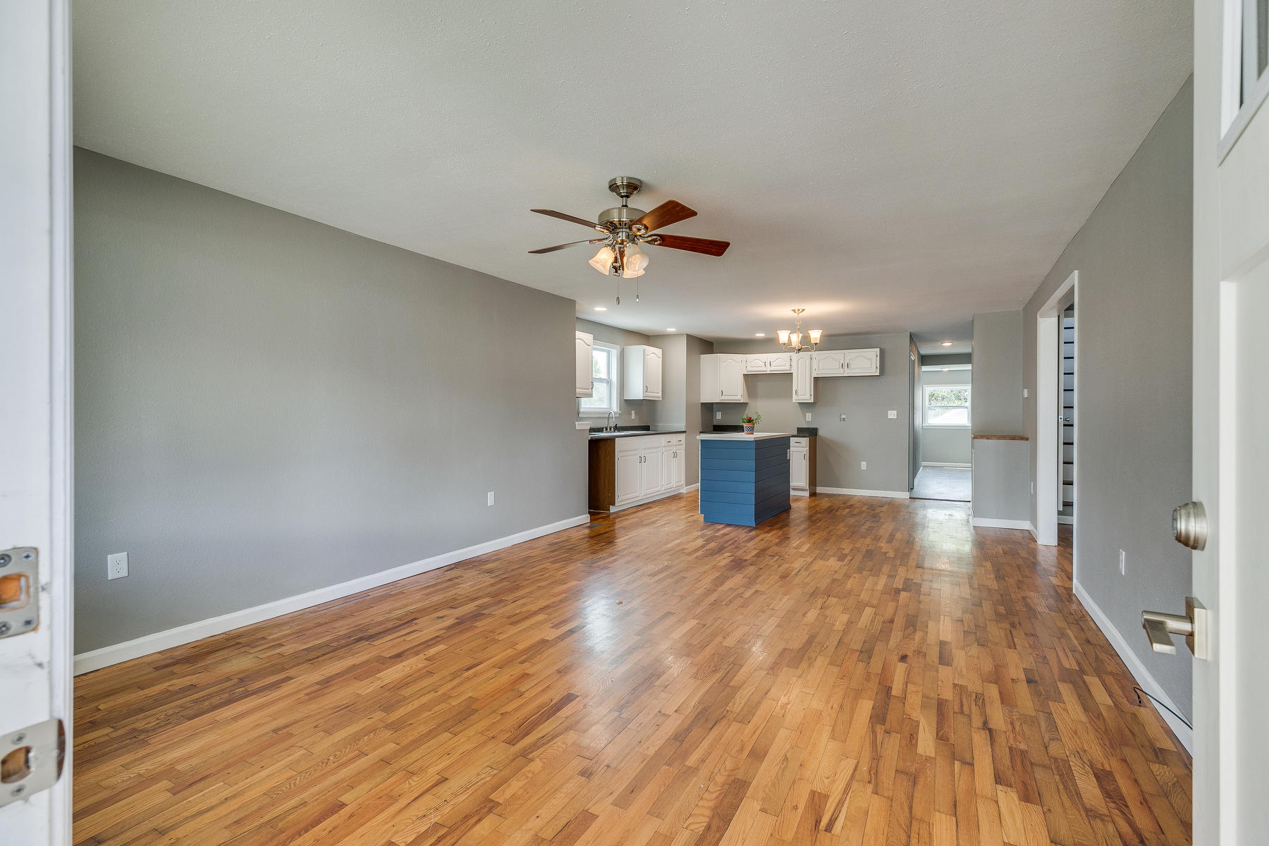 1613 Spring Street Kingsport, TN 37664 - Photo 8 of 39 005
