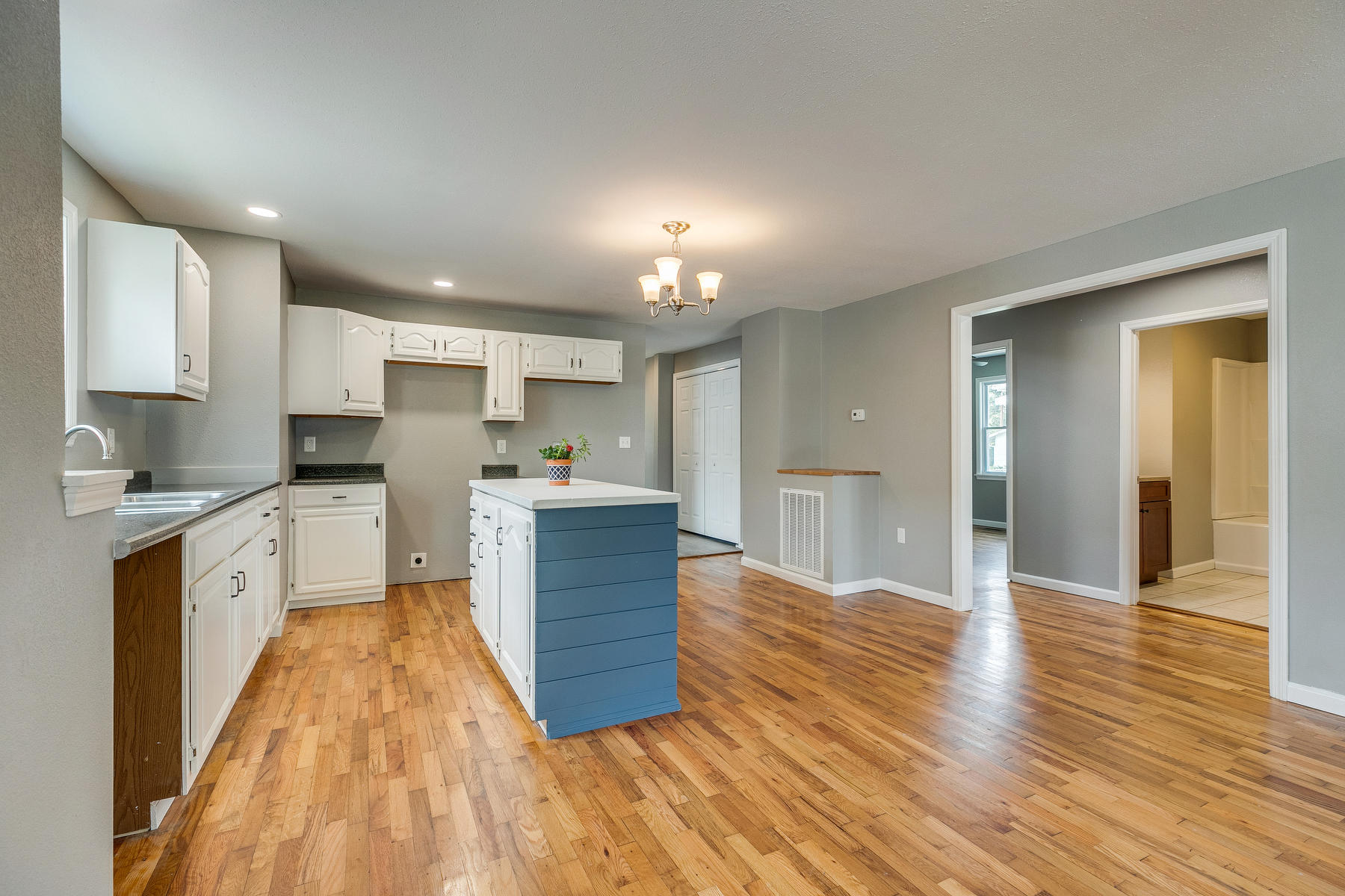 1613 Spring Street Kingsport, TN 37664 - Photo 9 of 39 009