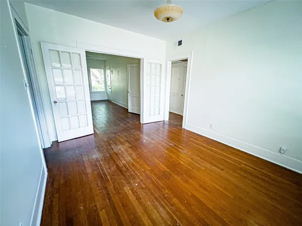$2,200 | 1609 Kipling Street, Houston, TX 77006