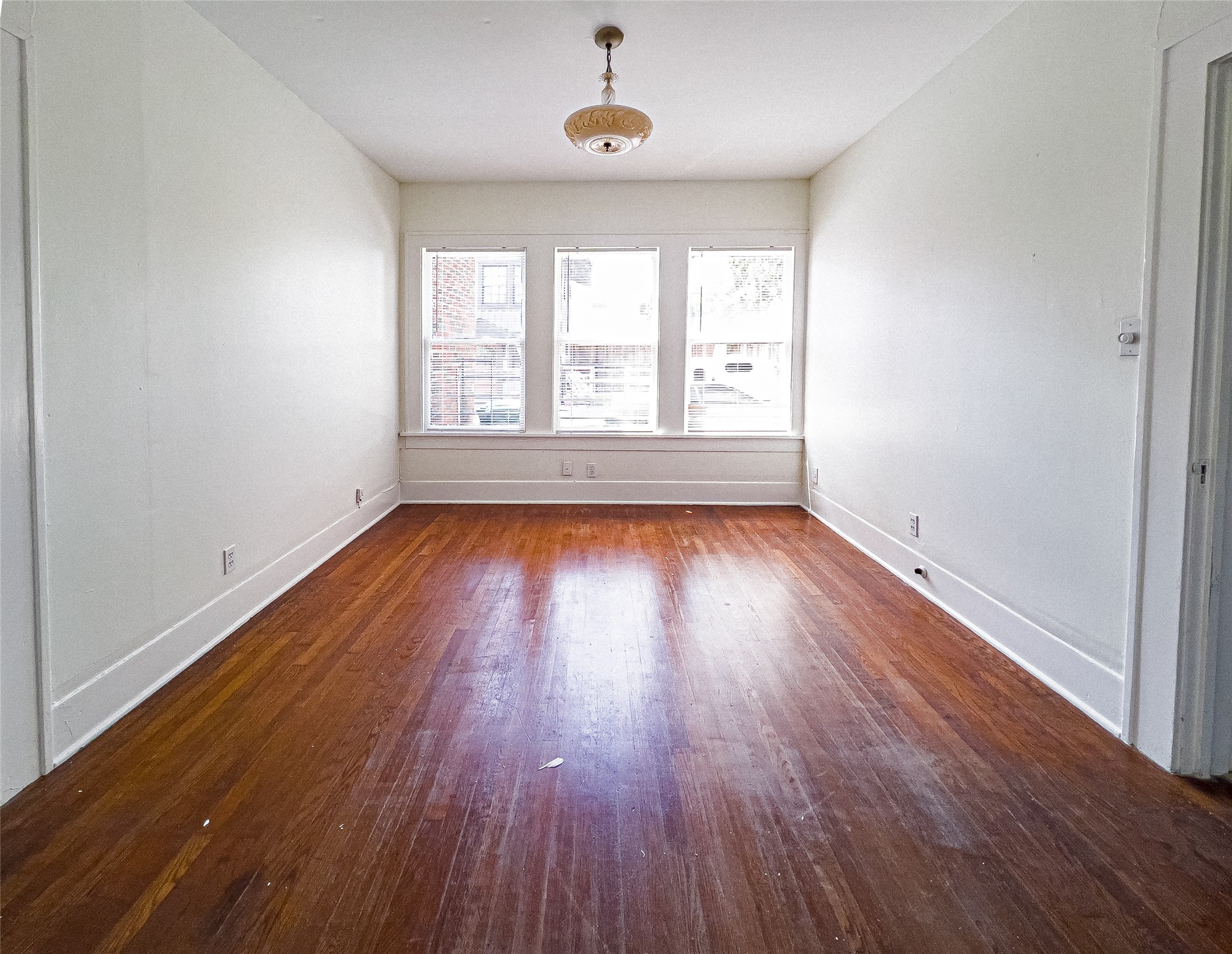 1609 Kipling Street Houston, TX 77006 - Photo 5 of 22 Dining Room