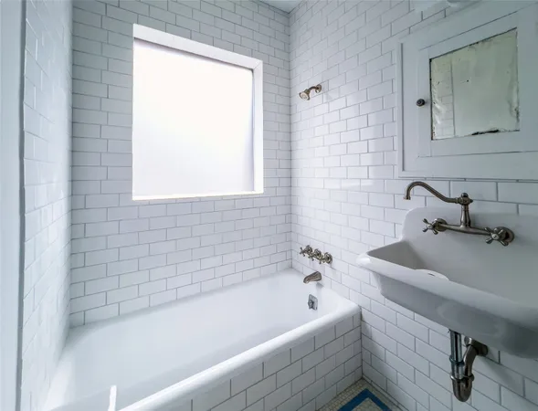 $2,200 | 1609 Kipling Street, Houston, TX 77006