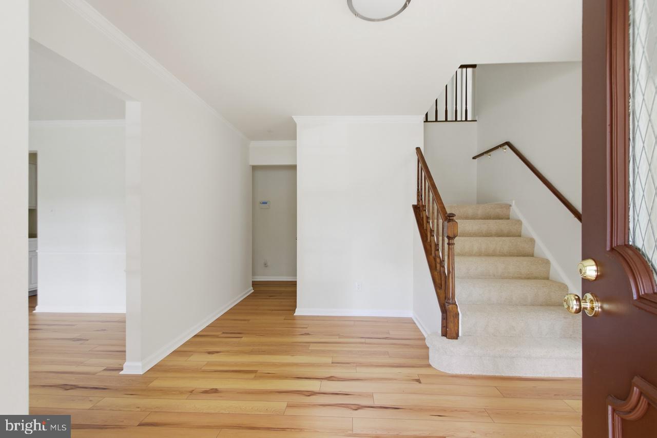 7100 Counter Place Burke, VA 22015 - Photo 4 of 54 Ample greeting area