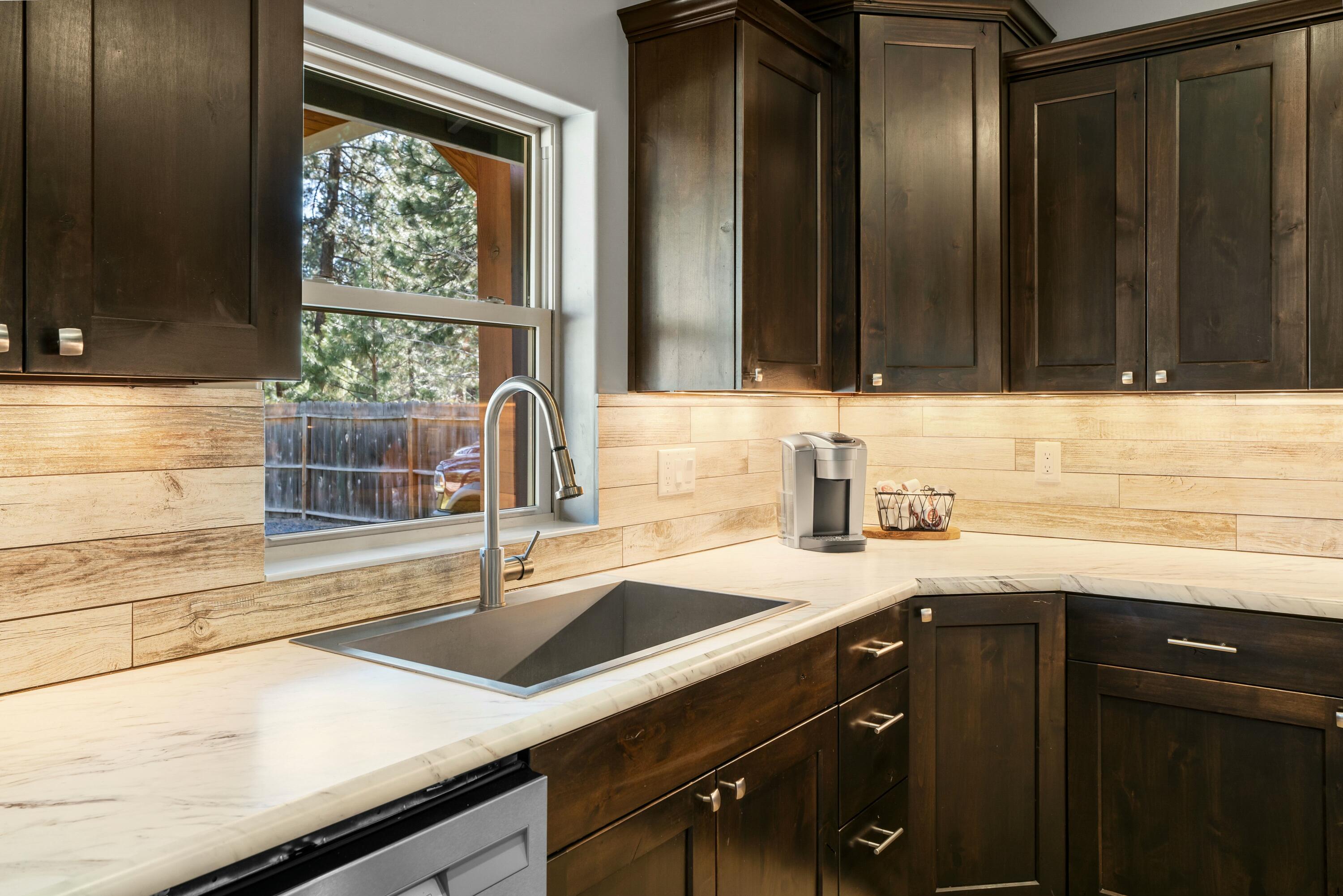 19321 Apache Road Bend, OR 97702 - Photo 11 of 44 Kitchen