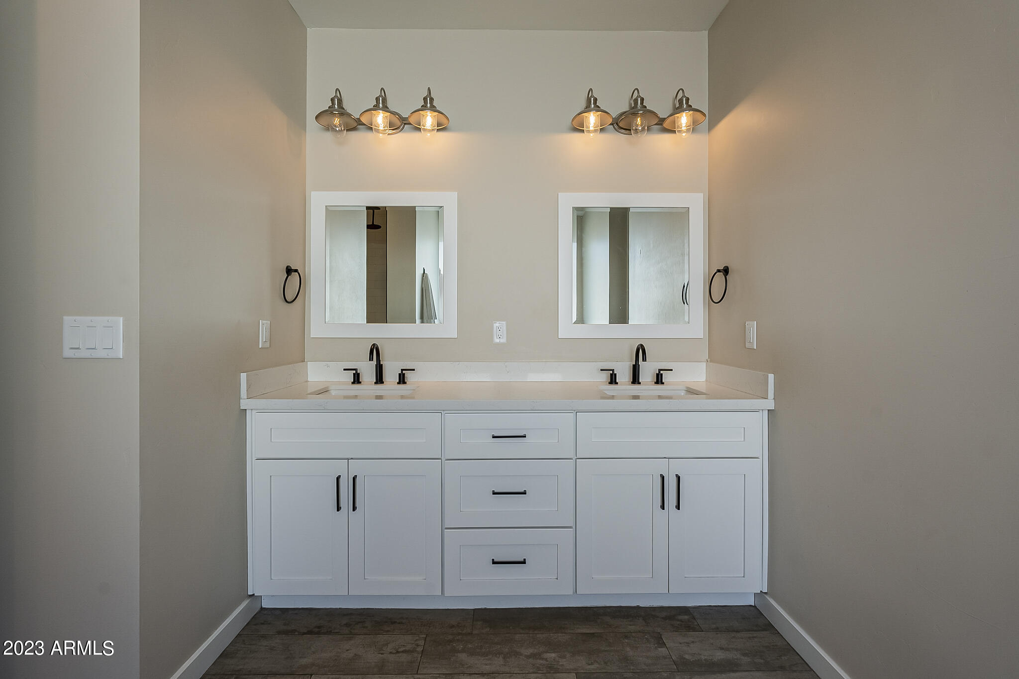 4842 East Piccadilly Road Phoenix, AZ 85018 - Photo 23 of 37 Primary Bath Vanity