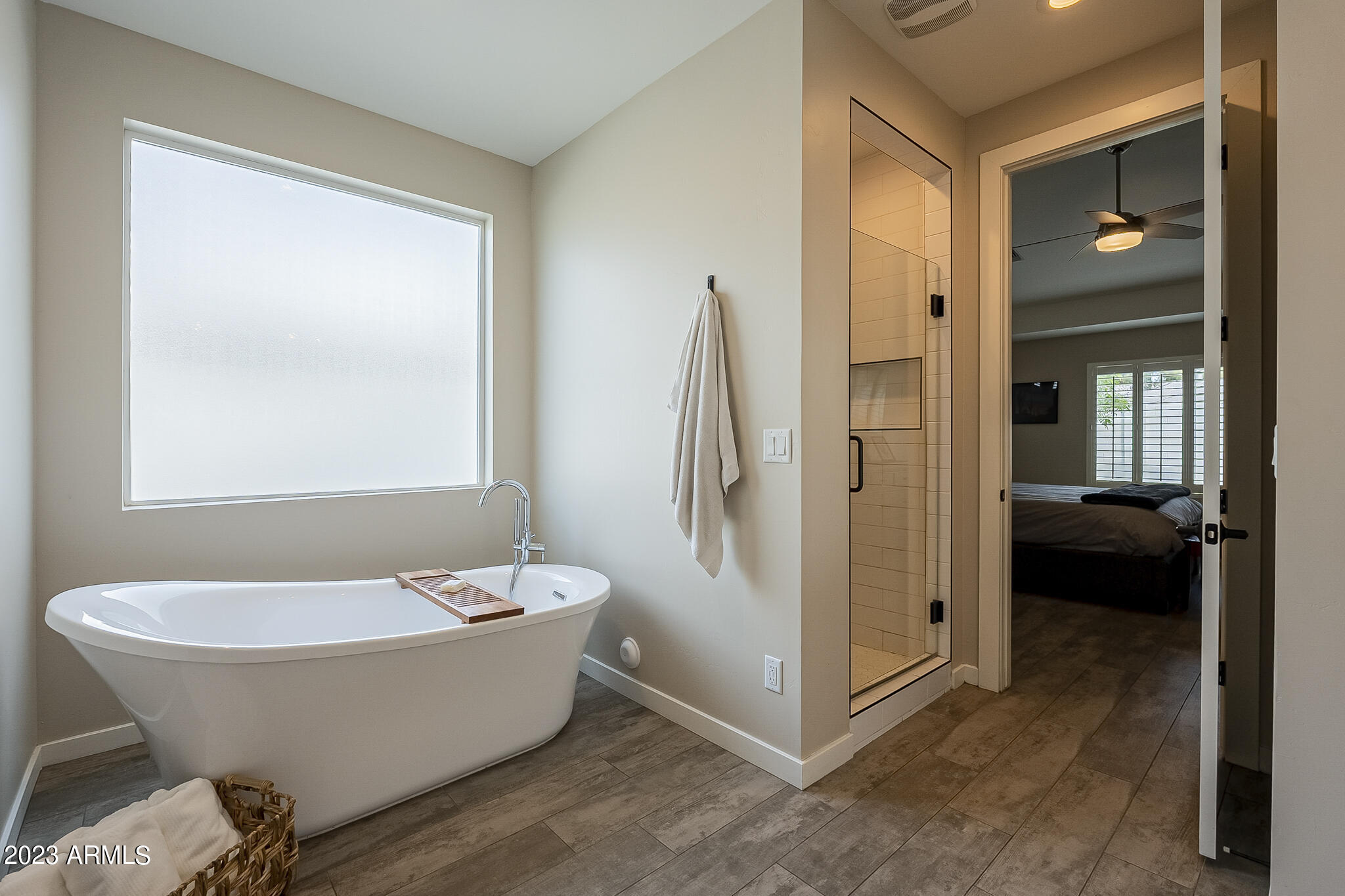 4842 East Piccadilly Road Phoenix, AZ 85018 - Photo 25 of 37 Primary Tub