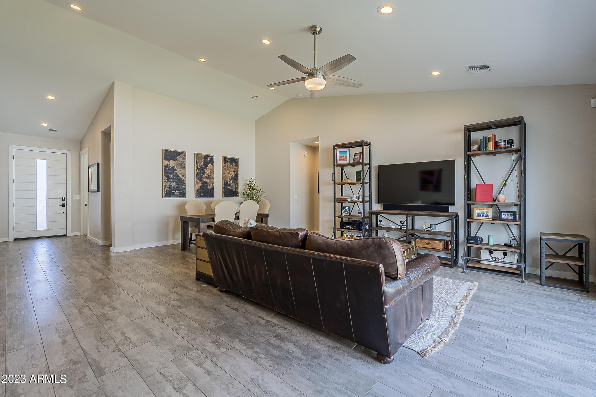 4842 East Piccadilly Road Phoenix, AZ 85018 - Photo 7 of 37 Living to Entry