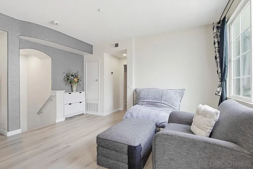 1298 Fools Gold Way, Unit 1 Chula Vista, CA 91913 - Photo 11 of 53 Accent wall paint