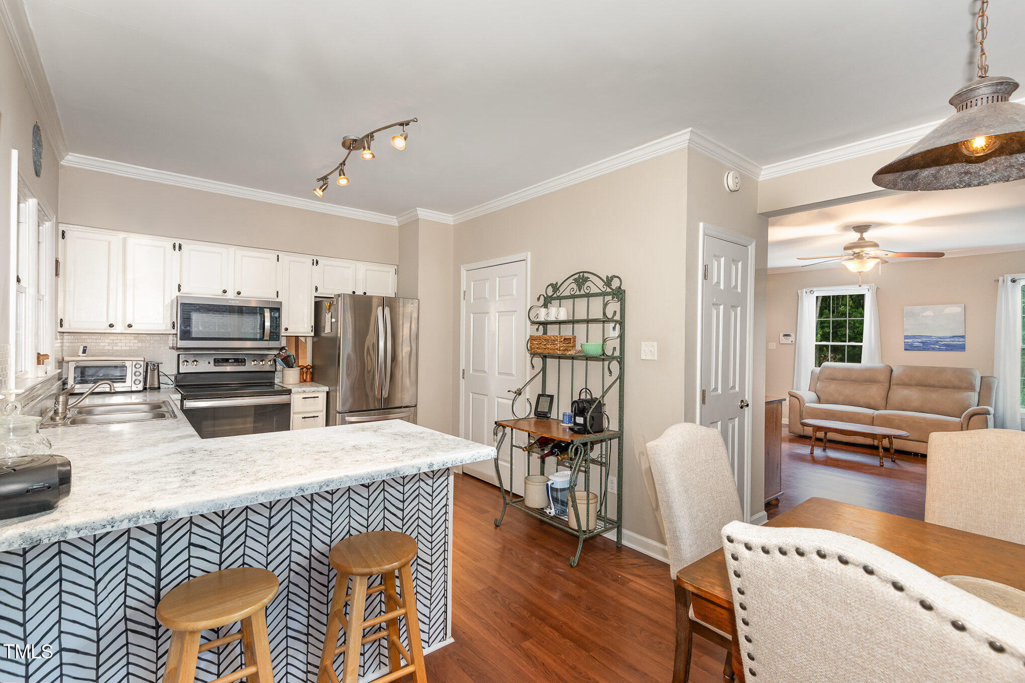 6225 Waterside Lane Raleigh, NC 27613 - Photo 9 of 22 009_img_6607-edit_51