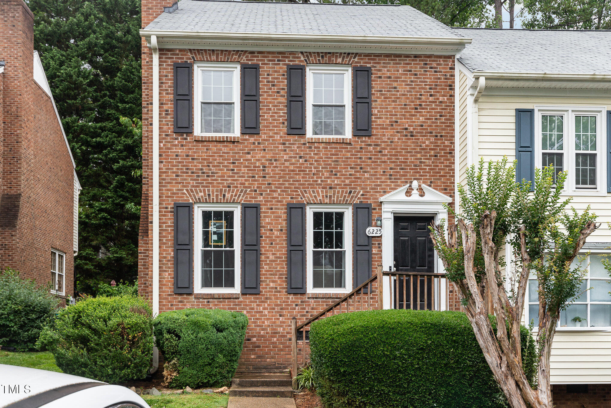 6225 Waterside Lane Raleigh, NC 27613 - Photo 3 of 22 003_1-edit_880