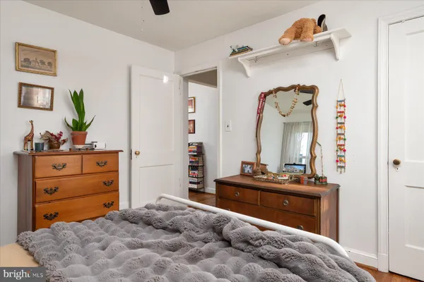 a bedroom with a bed and a dresser in it