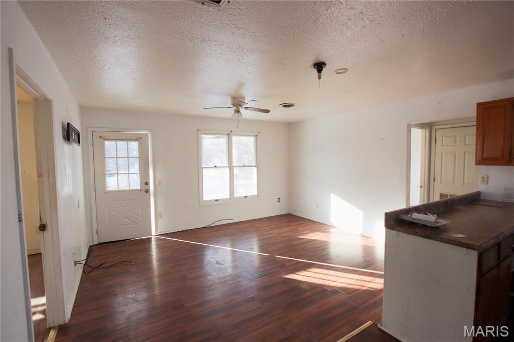 210 Taylor Street Sullivan, MO 63080 - Photo 3 of 10