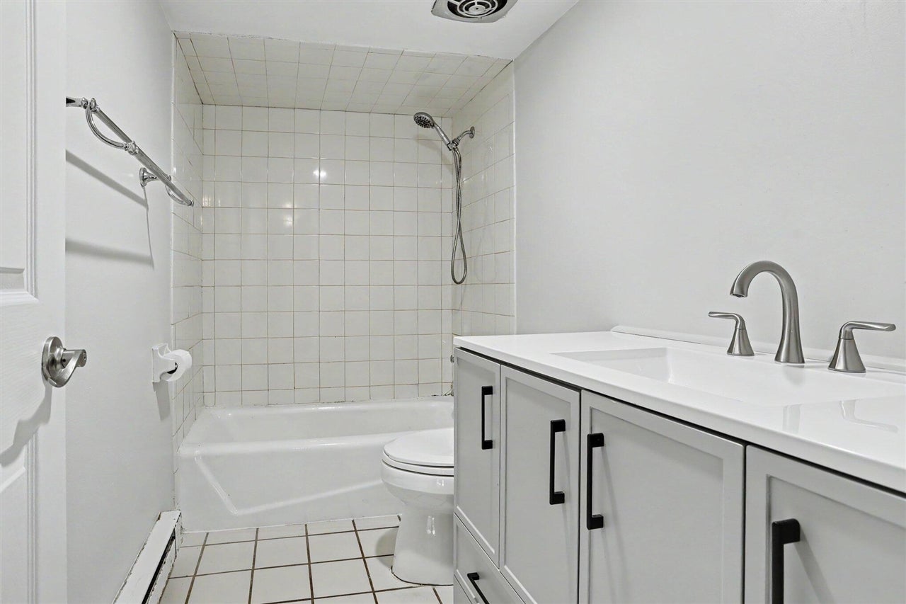 722 West Kilgore Road, Unit 102 Kalamazoo, MI 49008 - Photo 3 of 15 Gallery Image 3