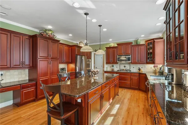 $759,900 | 301 Starksboro Drive, Camillus, NY 13031