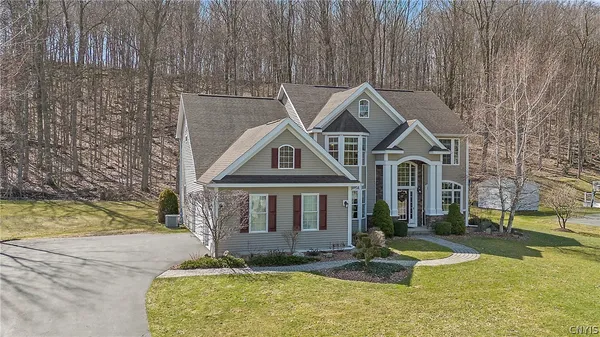 $759,900 | 301 Starksboro Drive, Camillus, NY 13031