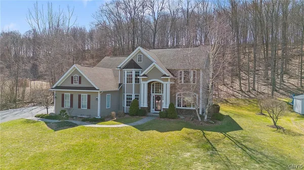 $759,900 | 301 Starksboro Drive, Camillus, NY 13031