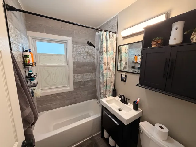 $129,000 | 14523 Justine Street, Harvey, IL 60426