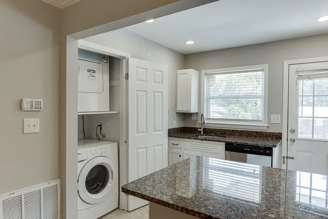 $1,595 | 4282 Roswell Road Northeast, Unit D2, Atlanta, GA 30342