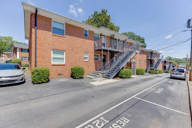 $1,595 | 4282 Roswell Road Northeast, Unit D2, Atlanta, GA 30342