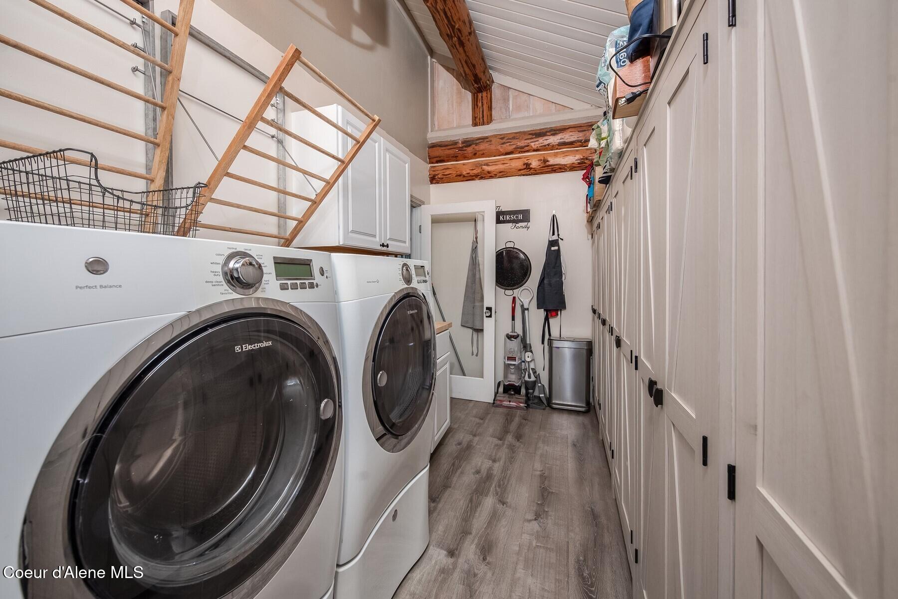 480 Sunnyside Ridge Road Sandpoint, ID 83864 - Photo 27 of 81 Laundry Pantry Mud Room
