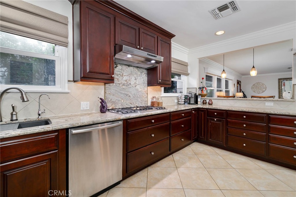 307 West 11th Street Azusa, CA 91702 - Photo 11 of 35