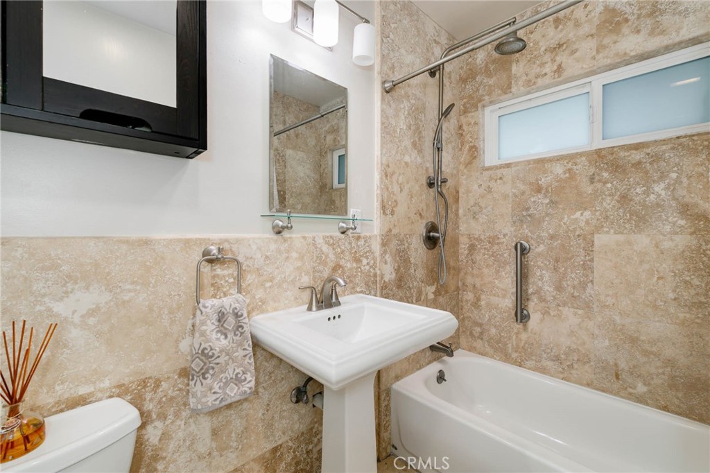 307 West 11th Street Azusa, CA 91702 - Photo 22 of 35