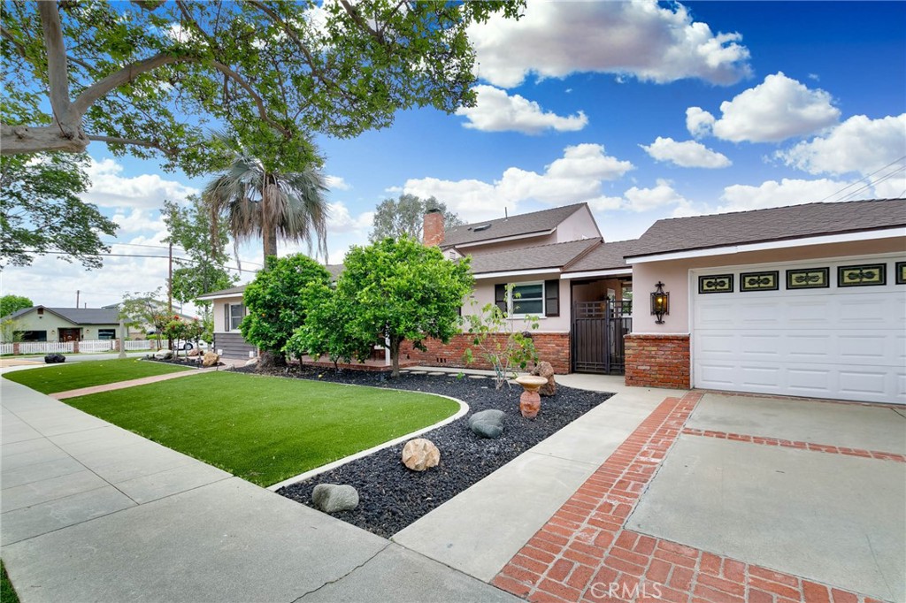 307 West 11th Street Azusa, CA 91702 - Photo 3 of 35