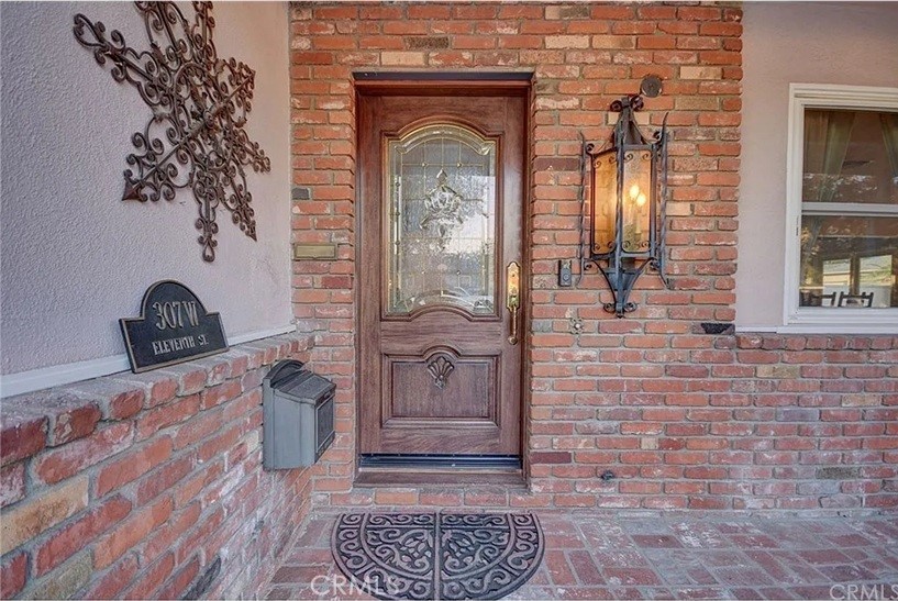 307 West 11th Street Azusa, CA 91702 - Photo 4 of 35