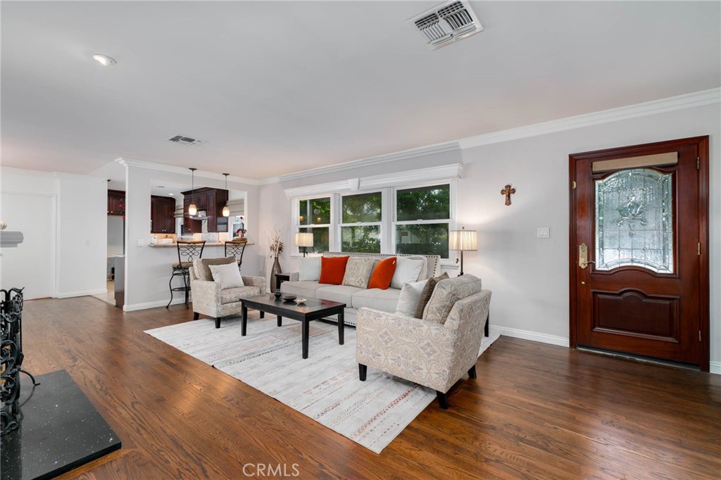 307 West 11th Street Azusa, CA 91702 - Photo 5 of 35