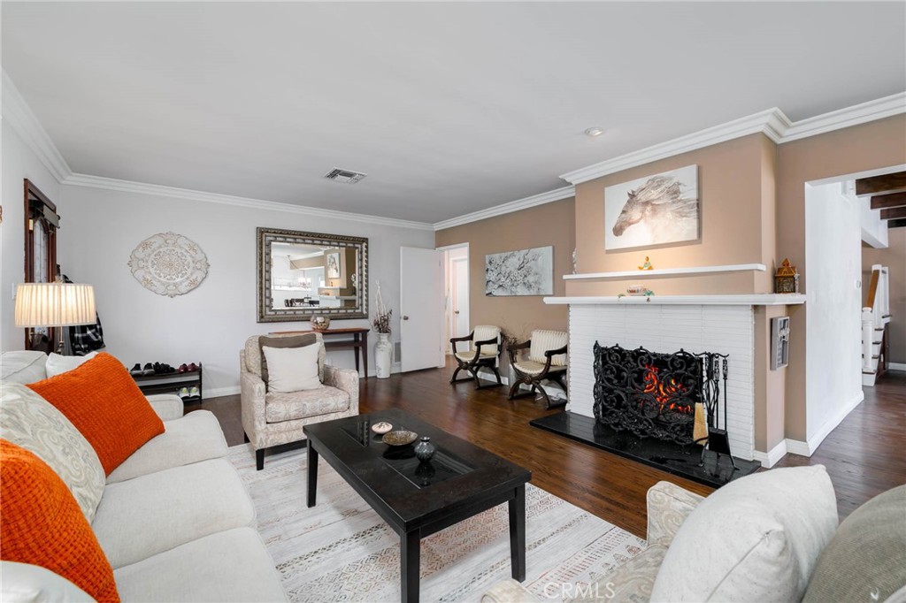 307 West 11th Street Azusa, CA 91702 - Photo 7 of 35