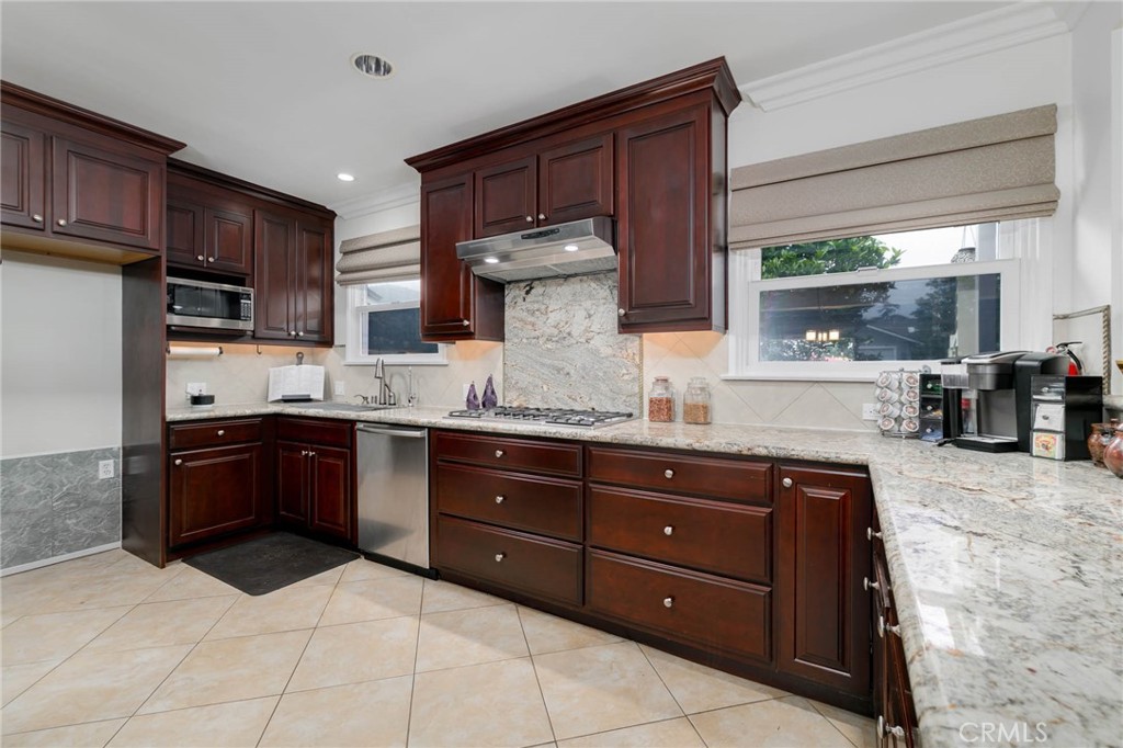 307 West 11th Street Azusa, CA 91702 - Photo 9 of 35