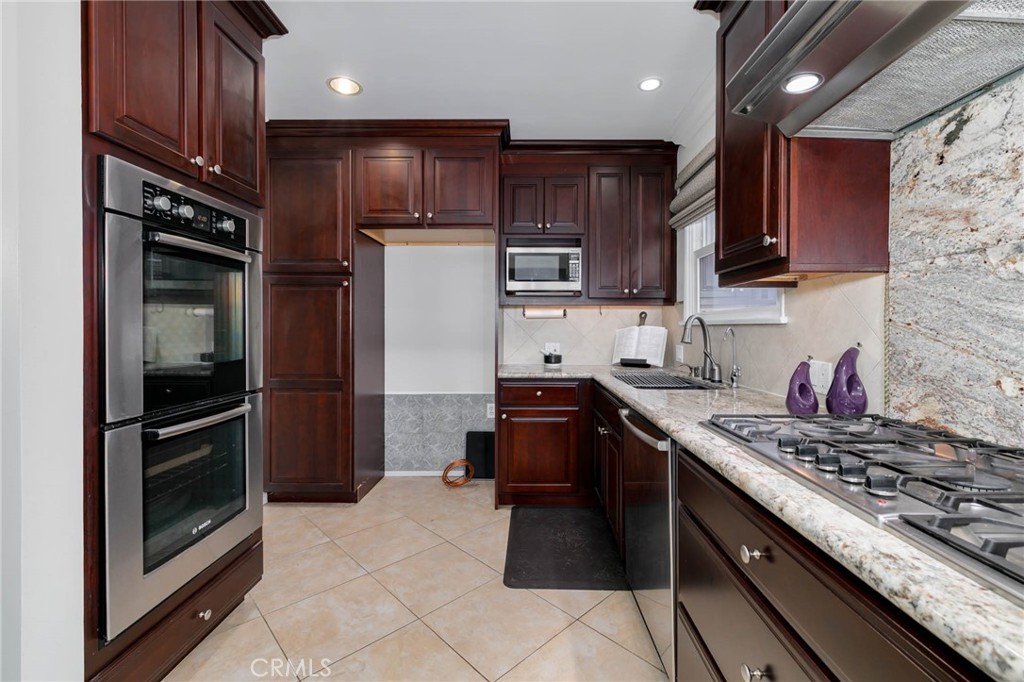 307 West 11th Street Azusa, CA 91702 - Photo 10 of 35